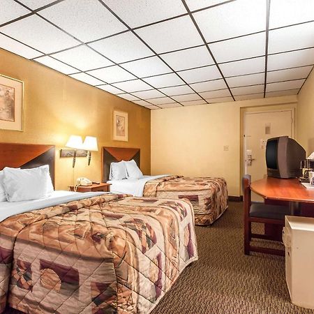 Rodeway Inn North Сандаски Экстерьер фото