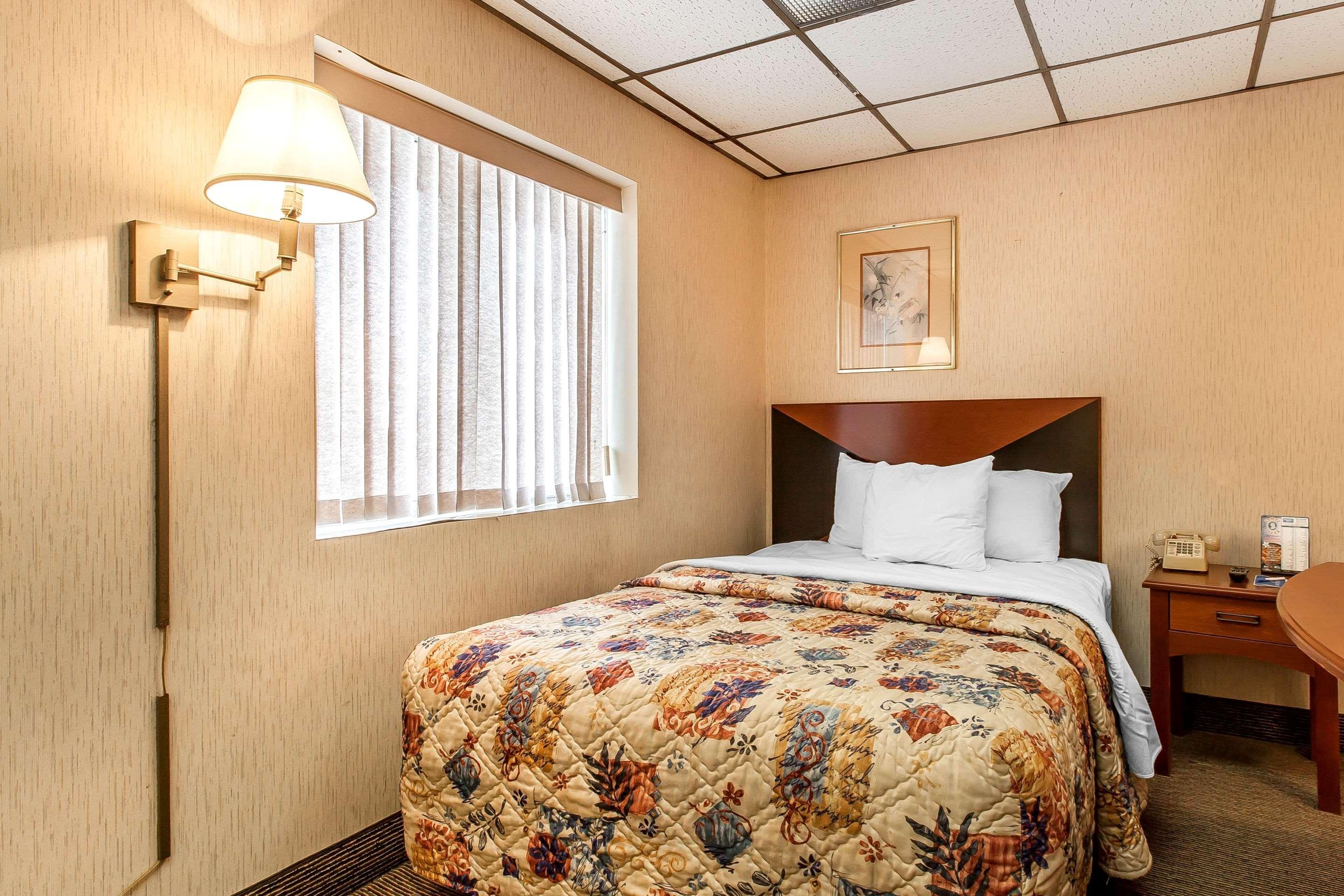 Rodeway Inn North Сандаски Экстерьер фото