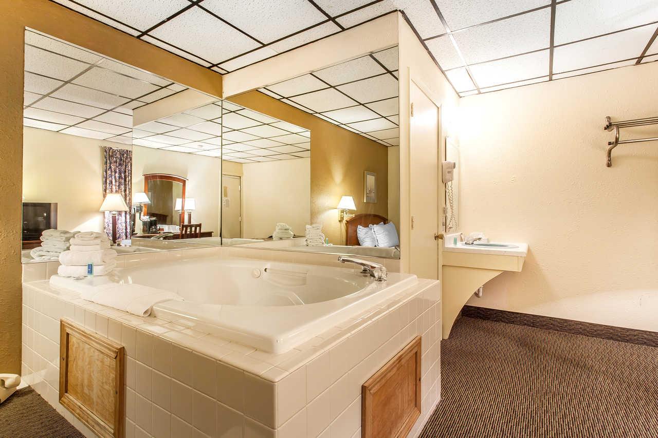 Rodeway Inn North Сандаски Экстерьер фото